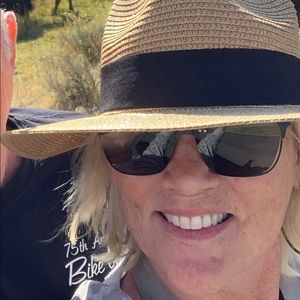 Meet your Posher, Lisa